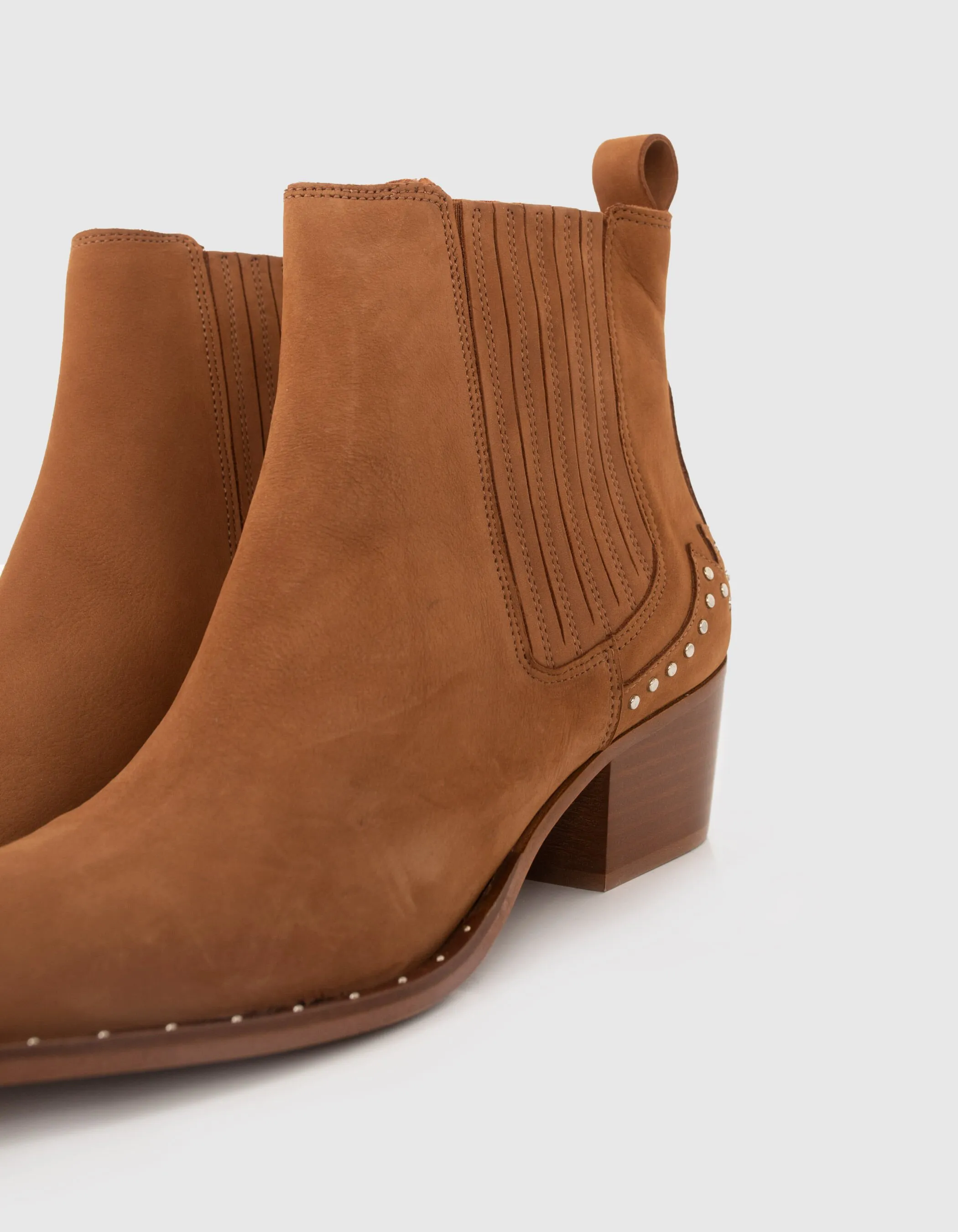 Boots en cuir camel avec clous nubuck femme