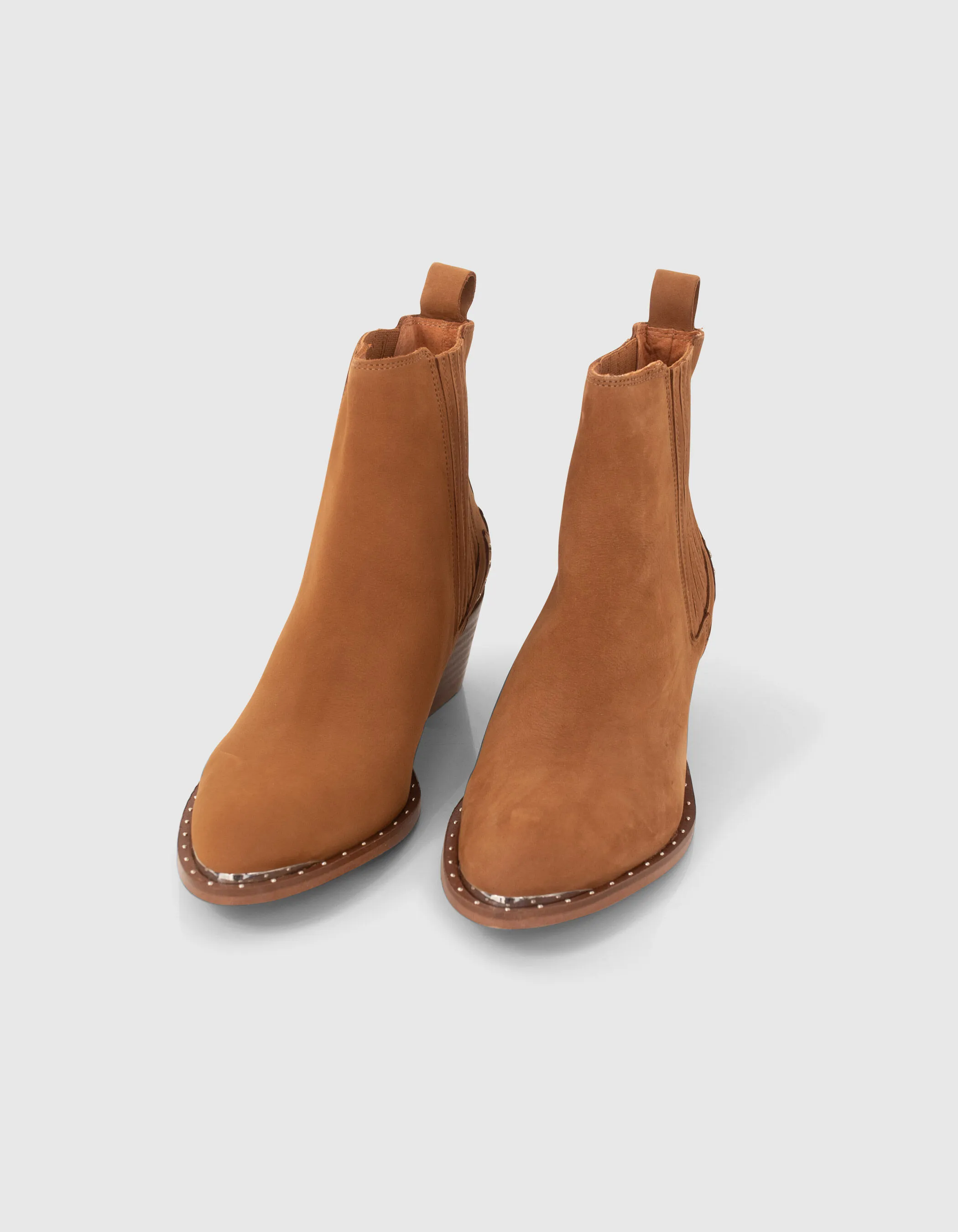 Boots en cuir camel avec clous nubuck femme