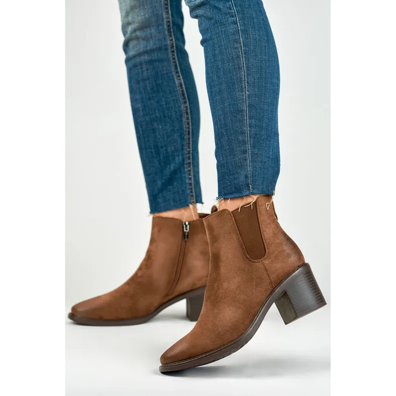 Bottes en daim marron pour femme sur un poteau confortable brun