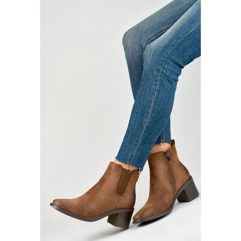 Bottes en daim marron pour femme sur un poteau confortable brun