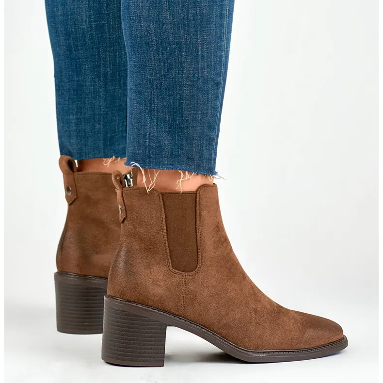 Bottes en daim marron pour femme sur un poteau confortable brun