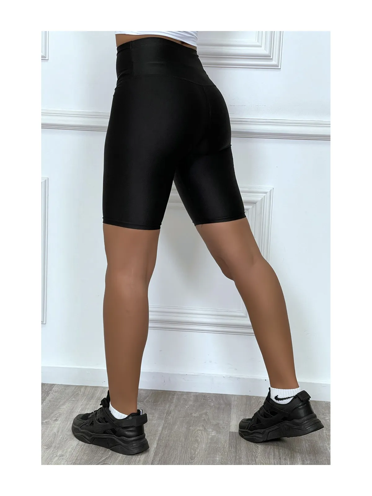 Cycliste de sport tendance noir brillant