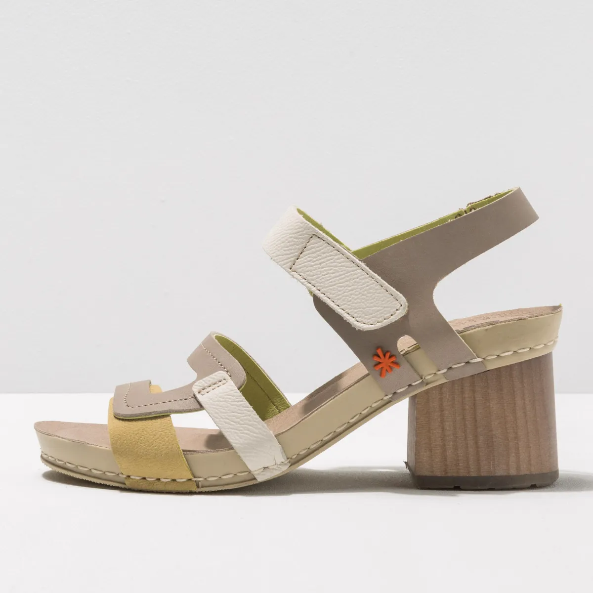 Sandales à talon en bois multi lanières - Beige