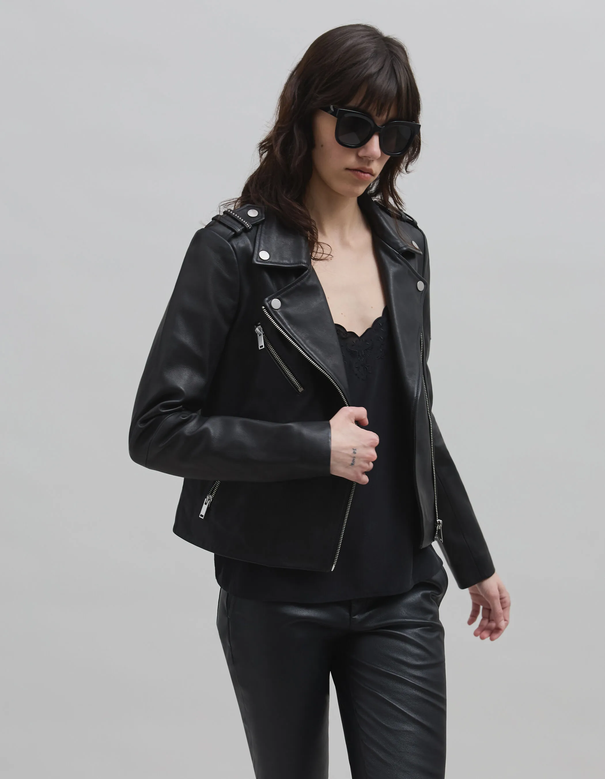 Veste cuir noir esprit motard broderie perle éclair Femme